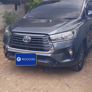 Toyota Innova Reborn abu-abu
