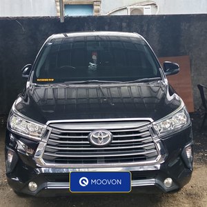 Toyota Innova Reborn hitam